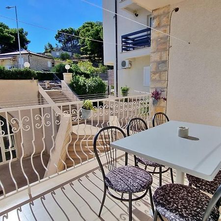 Apartments Slado 奥米什 外观 照片