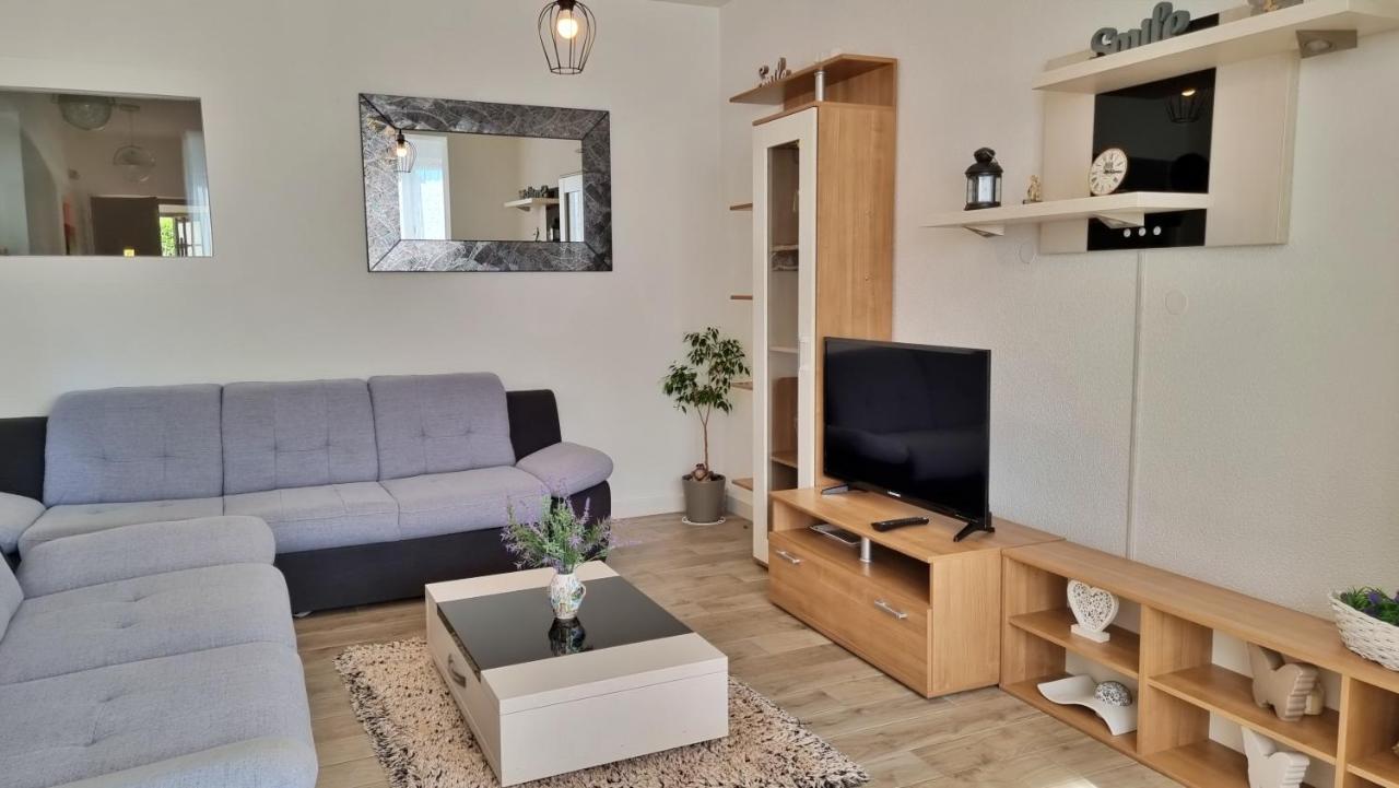 Apartments Slado 奥米什 外观 照片