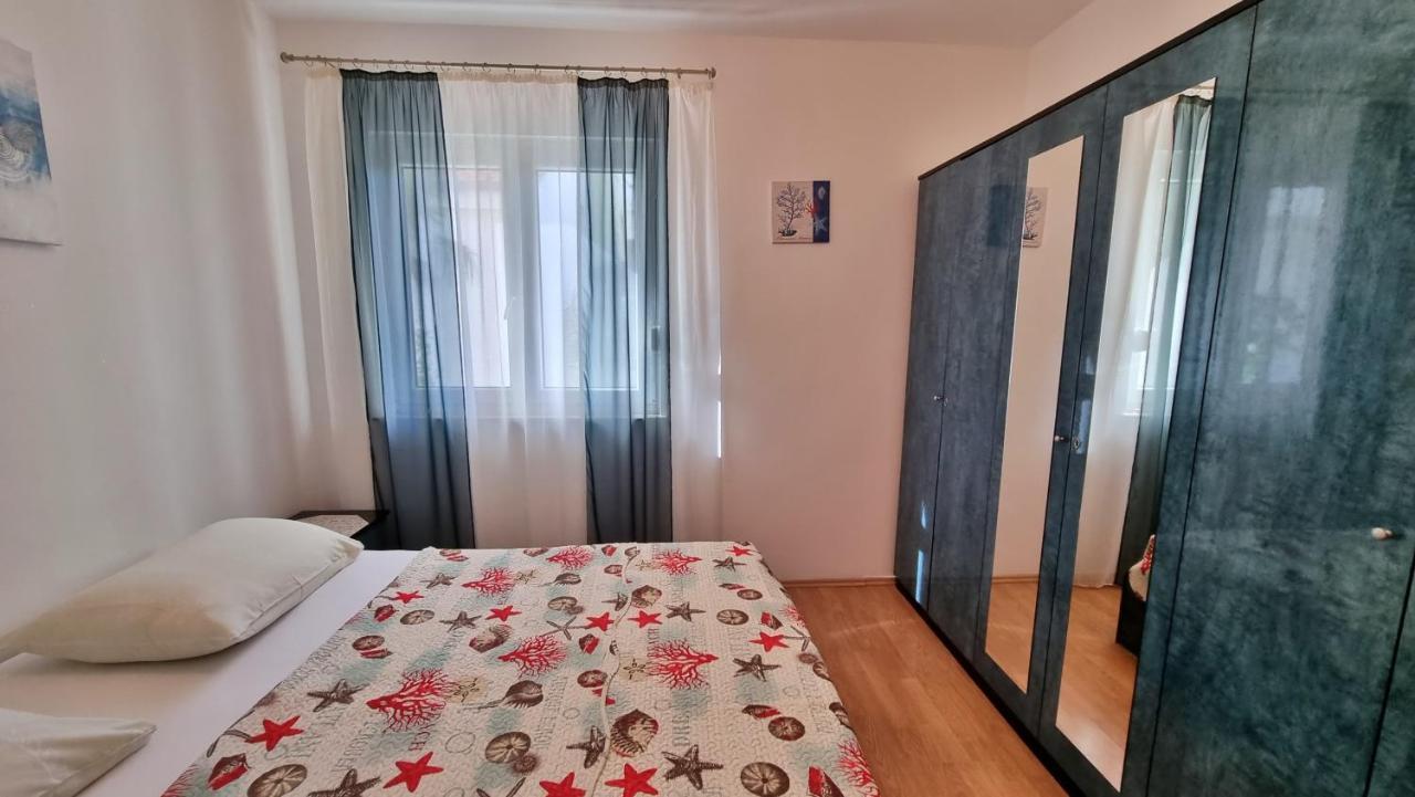 Apartments Slado 奥米什 外观 照片