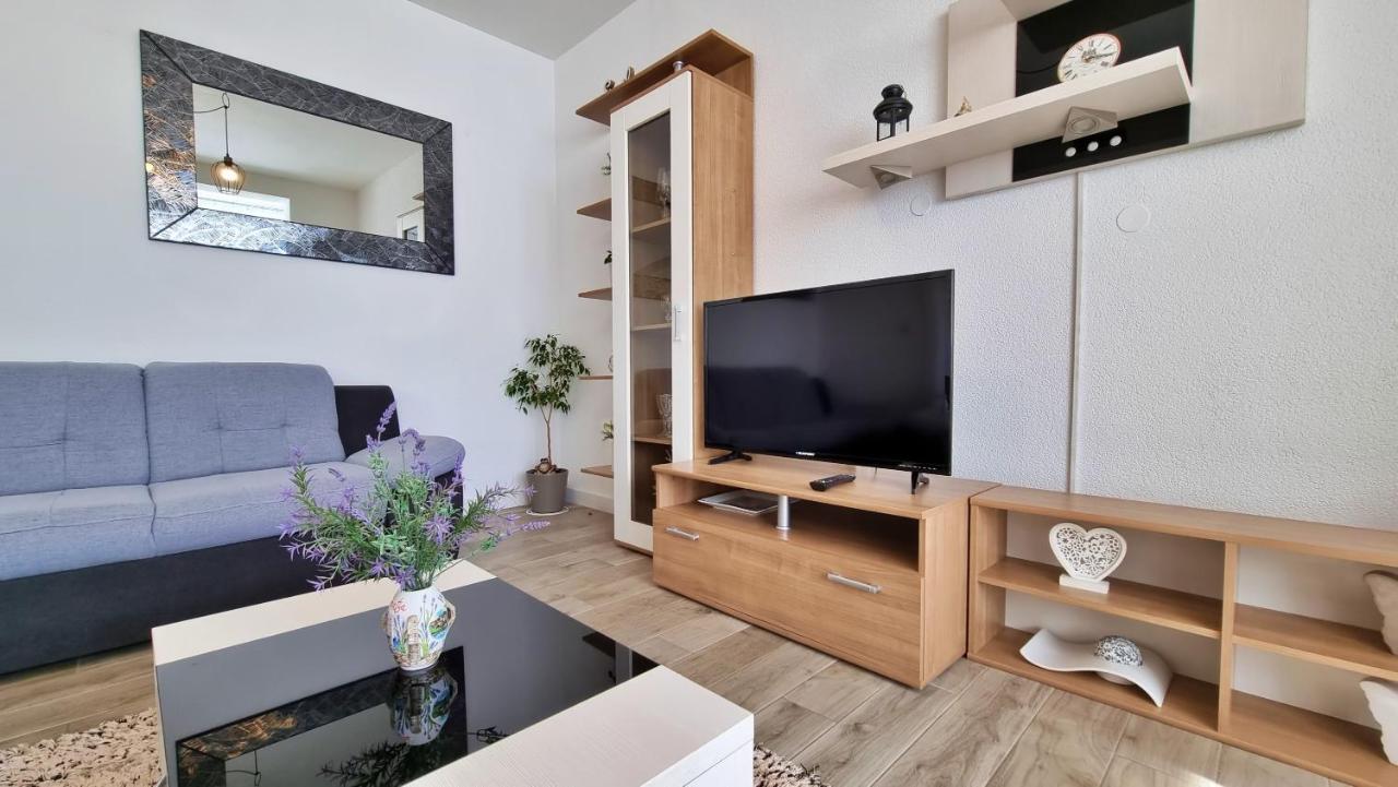 Apartments Slado 奥米什 外观 照片