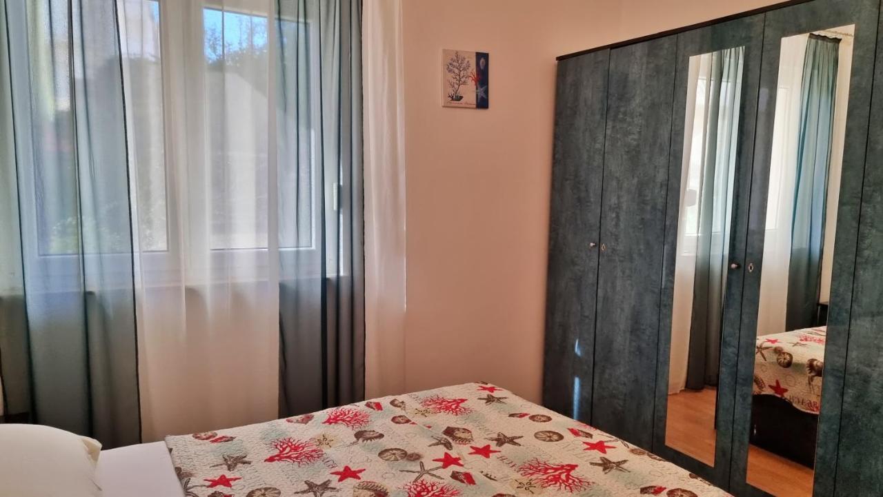 Apartments Slado 奥米什 外观 照片
