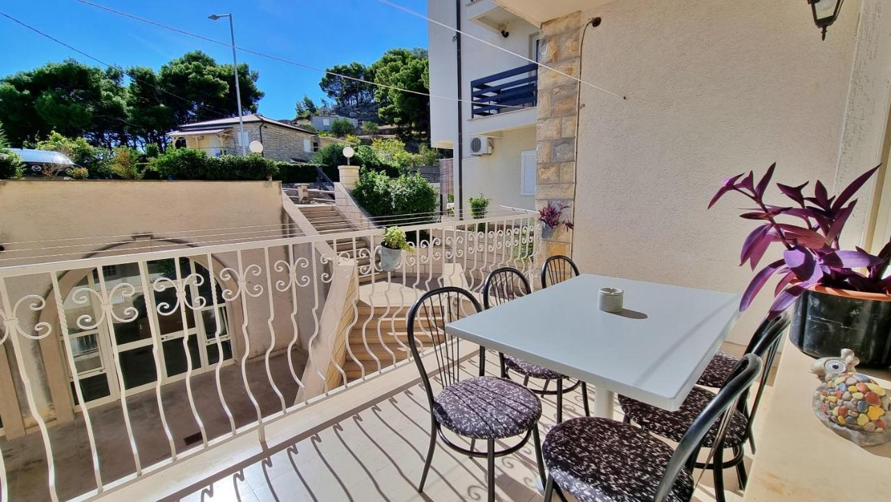 Apartments Slado 奥米什 外观 照片