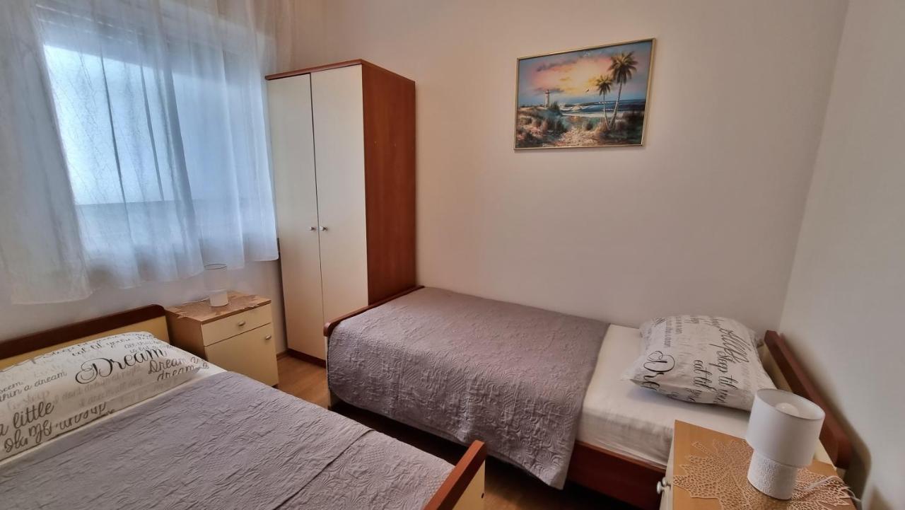 Apartments Slado 奥米什 外观 照片