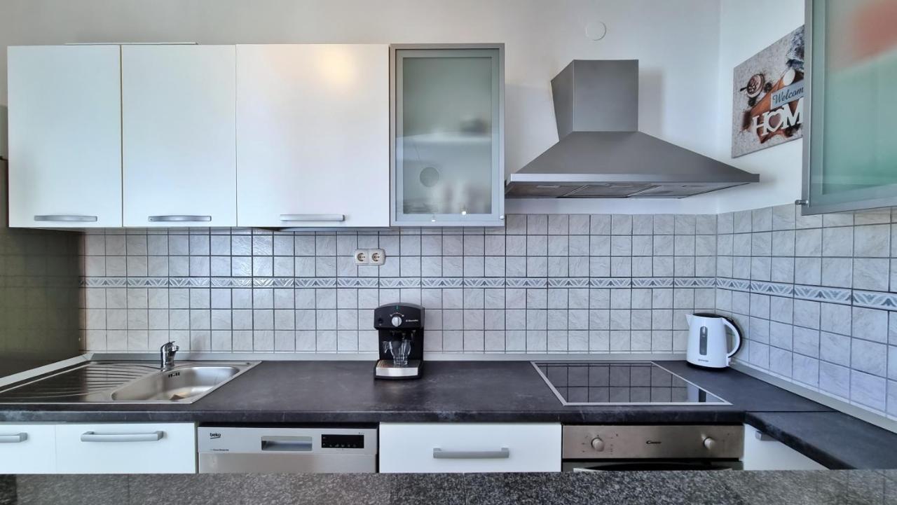 Apartments Slado 奥米什 外观 照片