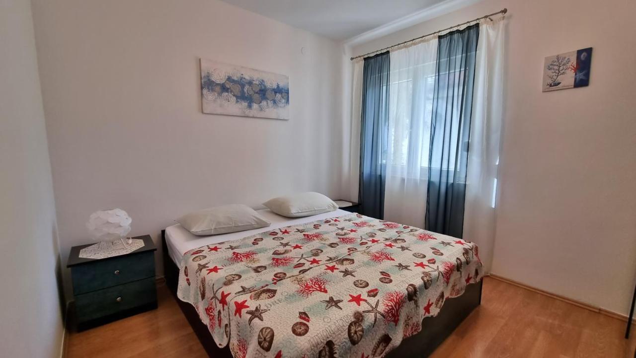 Apartments Slado 奥米什 外观 照片