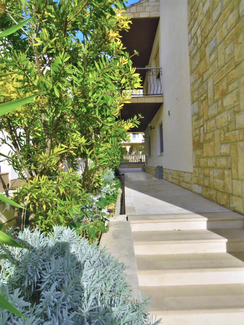 Apartments Slado 奥米什 外观 照片