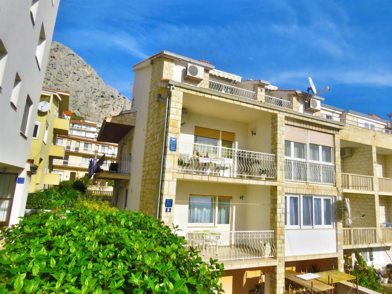Apartments Slado 奥米什 外观 照片