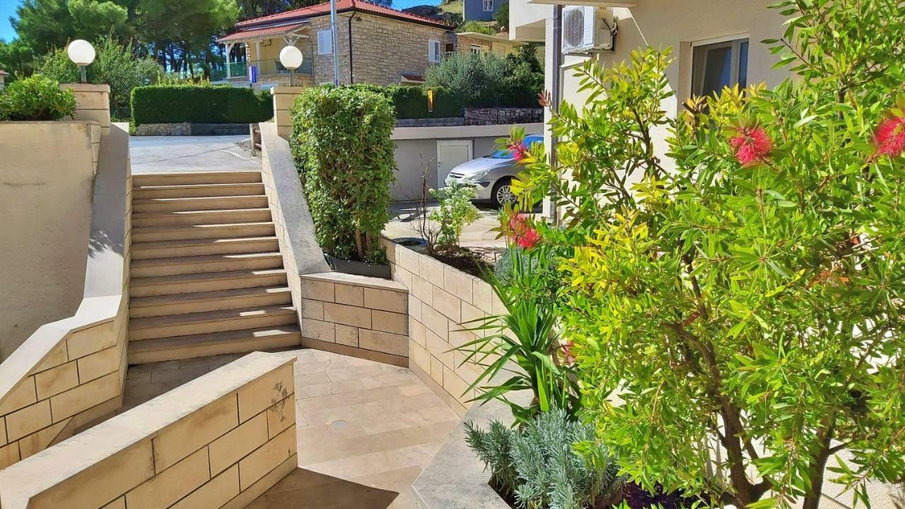Apartments Slado 奥米什 外观 照片