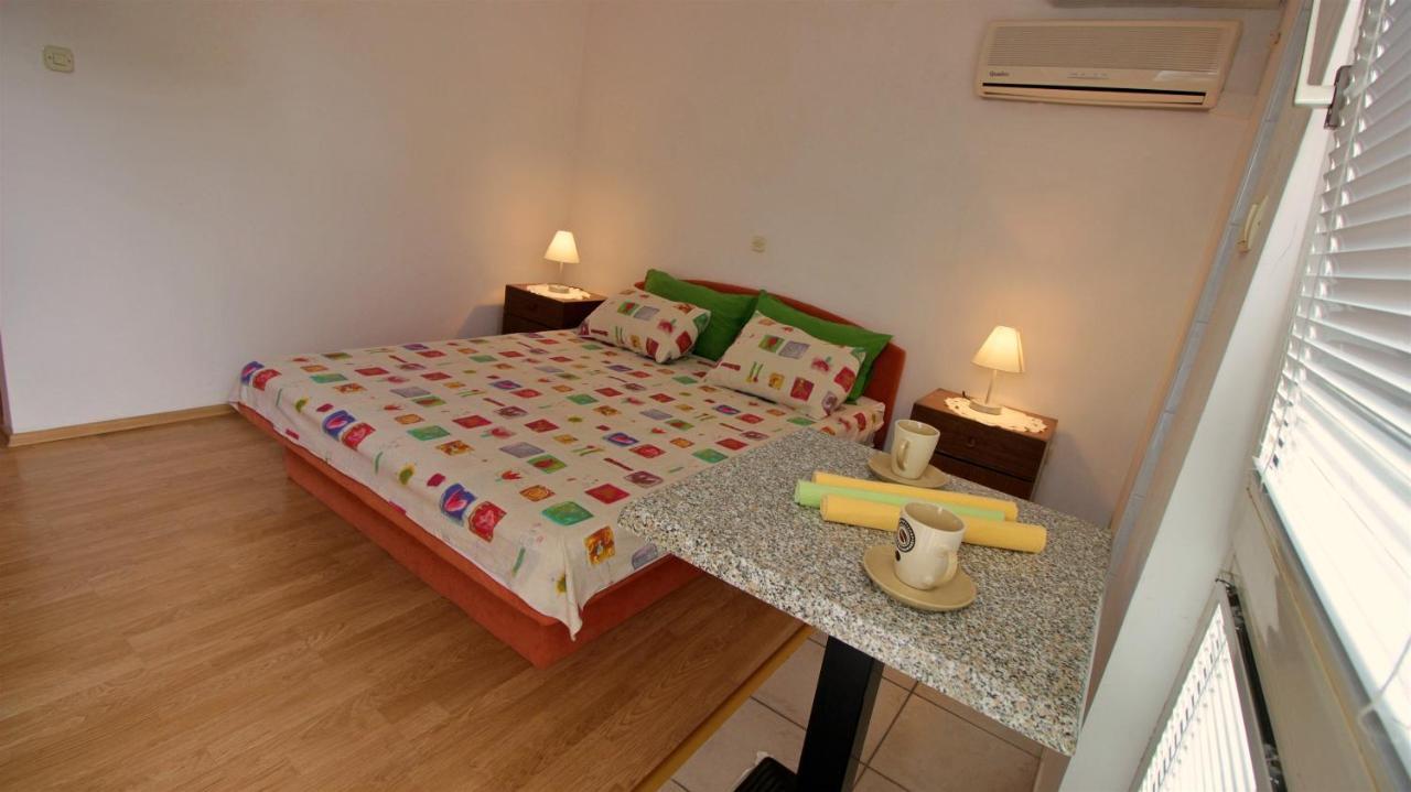 Apartments Slado 奥米什 外观 照片