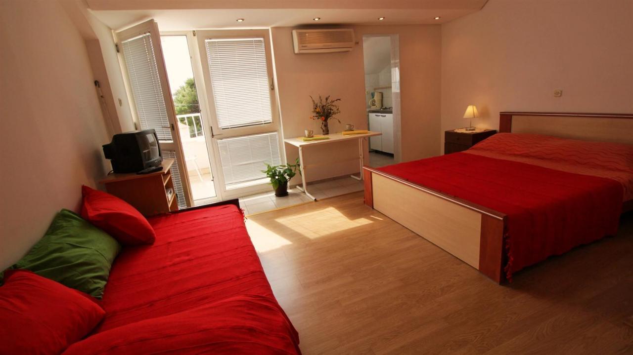 Apartments Slado 奥米什 外观 照片