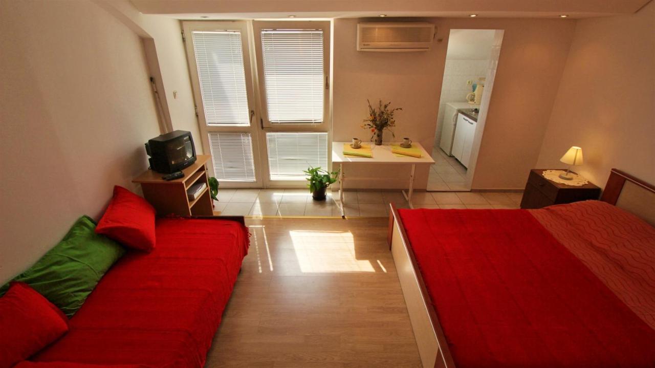 Apartments Slado 奥米什 外观 照片