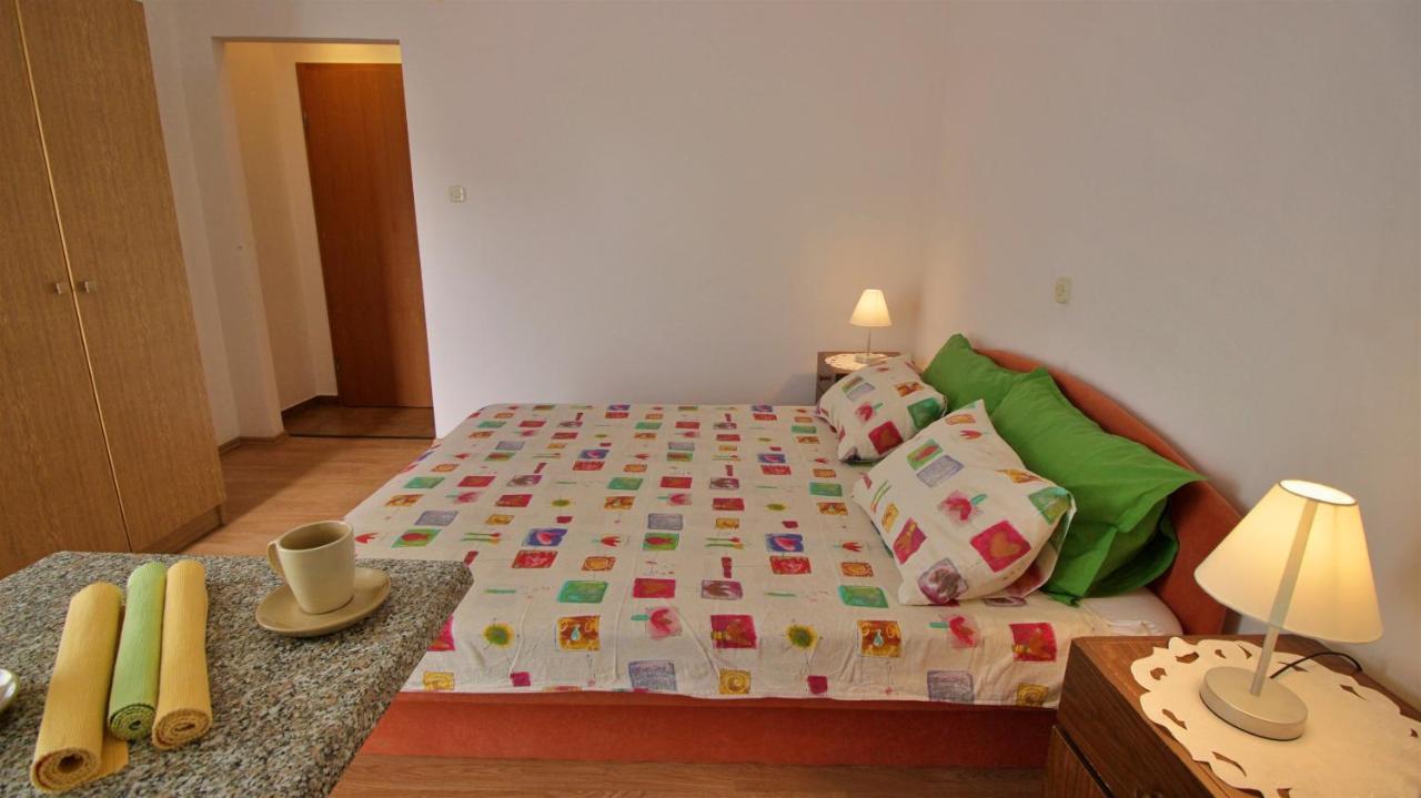 Apartments Slado 奥米什 外观 照片