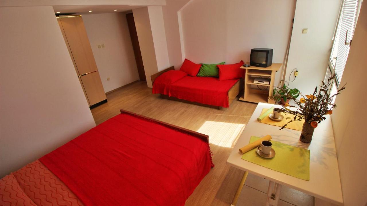 Apartments Slado 奥米什 外观 照片